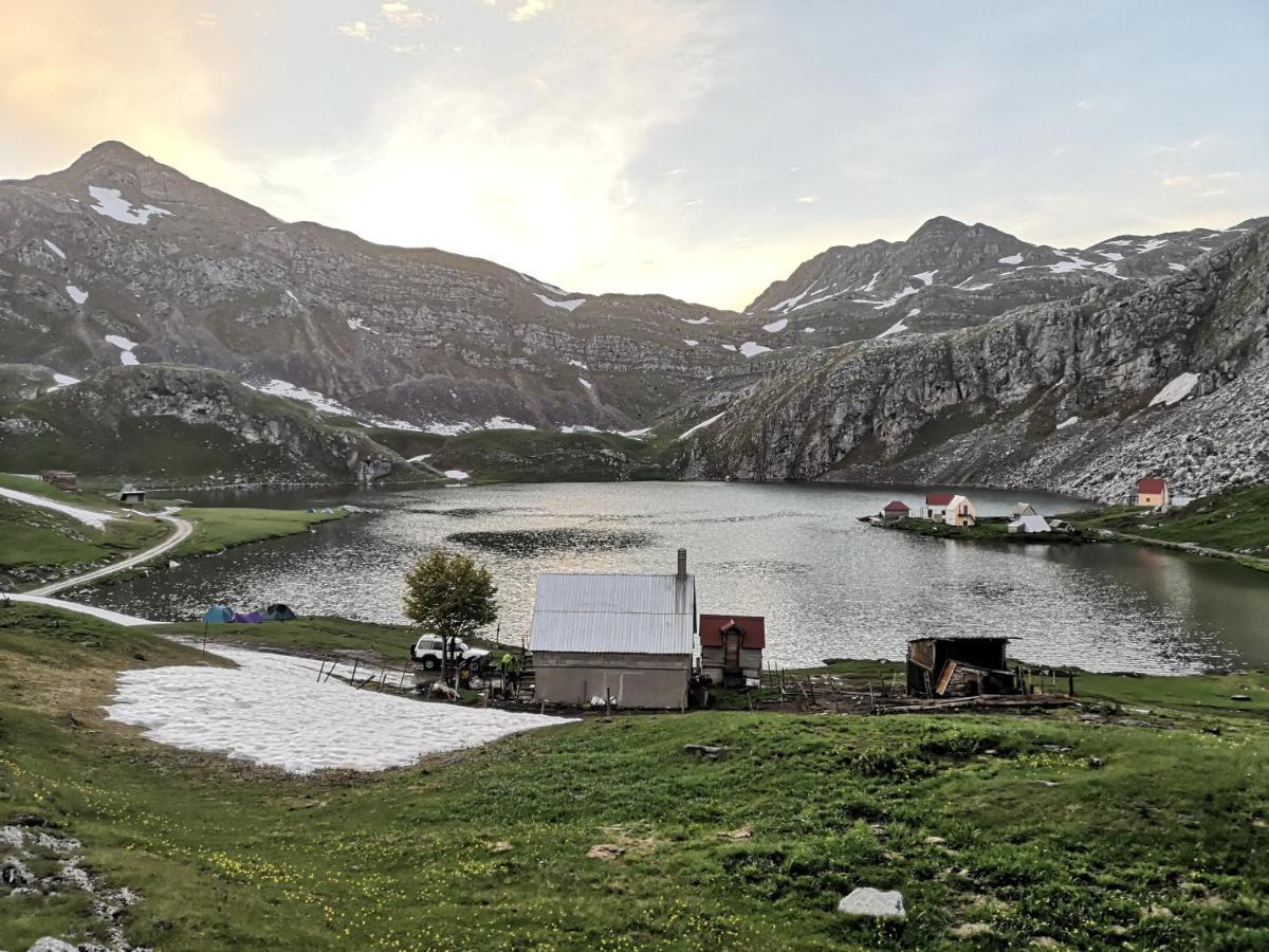 Rural Household Minic - Kapetanovo Jezero Vandrehjem Kolašin Eksteriør billede